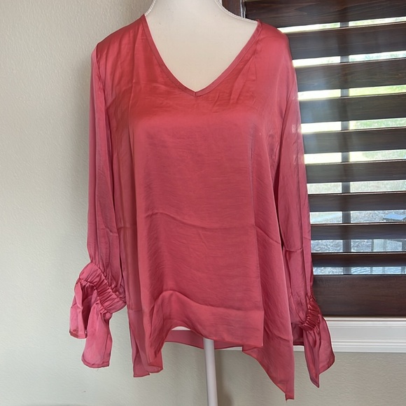Tutu&lilli satin top, “the Kelly”, size Large, super flattering & adorable! NWOT - Picture 2 of 6